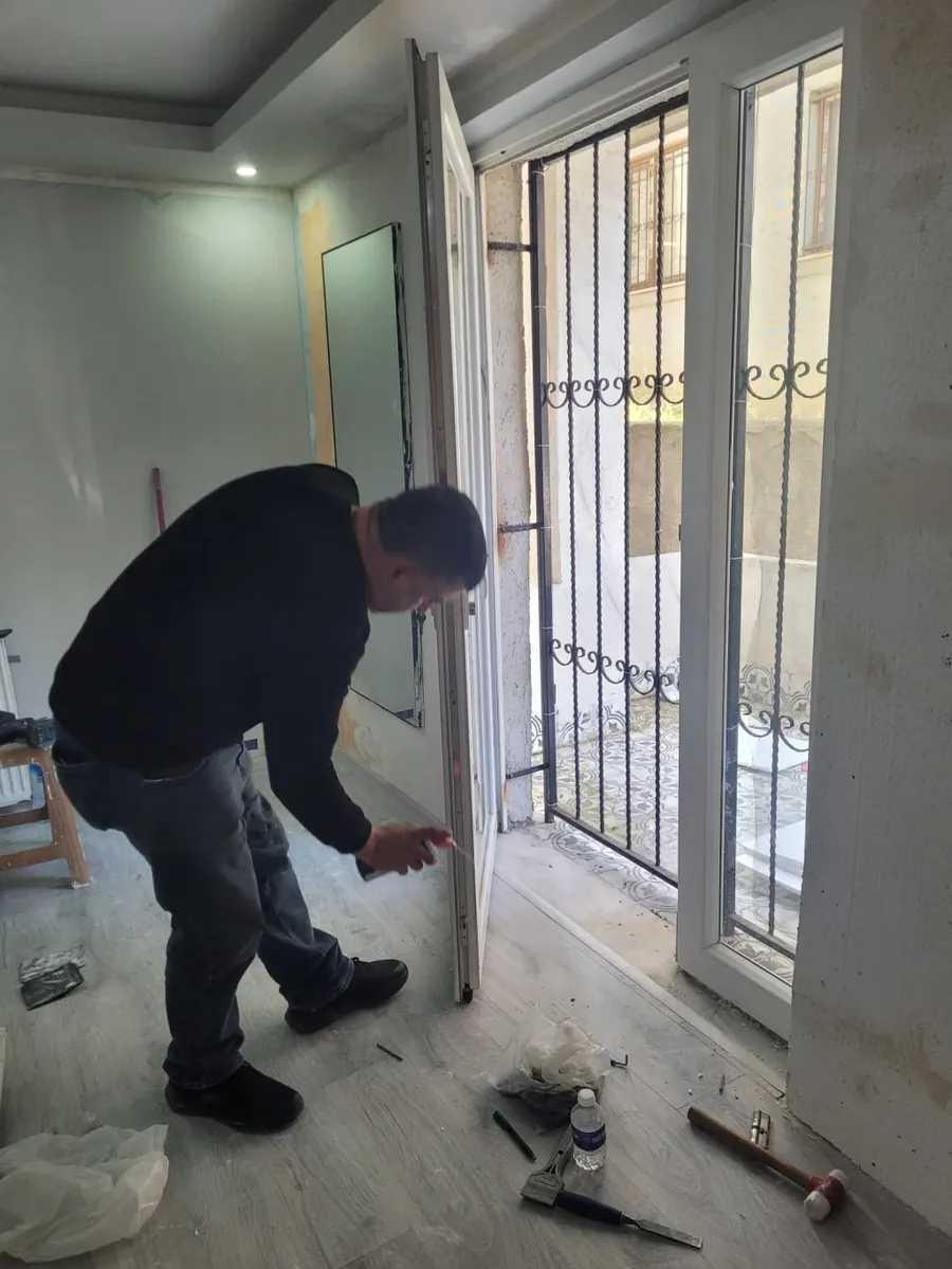 RP Panjur ekibi ipli panjur montajı yapıyor